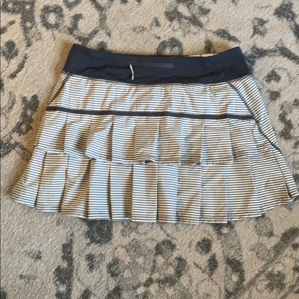 Adorable ruffle Lululemon running skirt